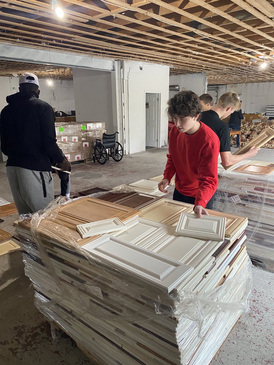 Starting our volunteer work with <a href="/HabitatNLCA/">HabitatNLCA</a> today. Working together on &amp; off the court. #FlyWithUs