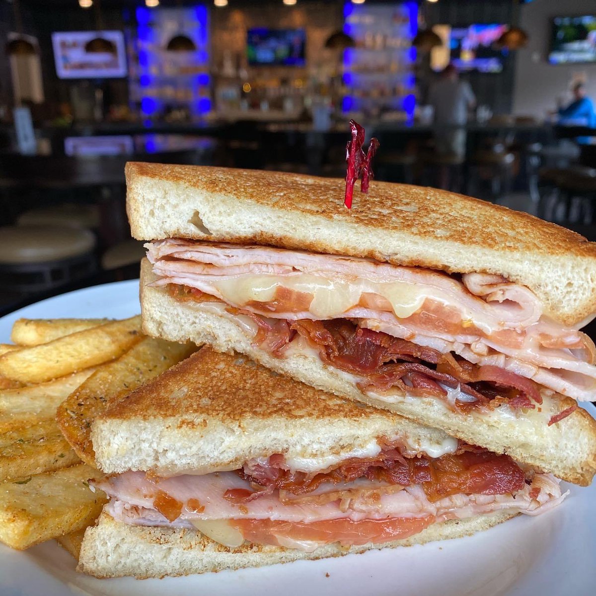 FriscoBar's tweet photo. It’s #NationalSandwichDay and it’s time to cast your votes: chicken sandwich or turkey bacon melt? https://t.co/4MTtzAq3wr
