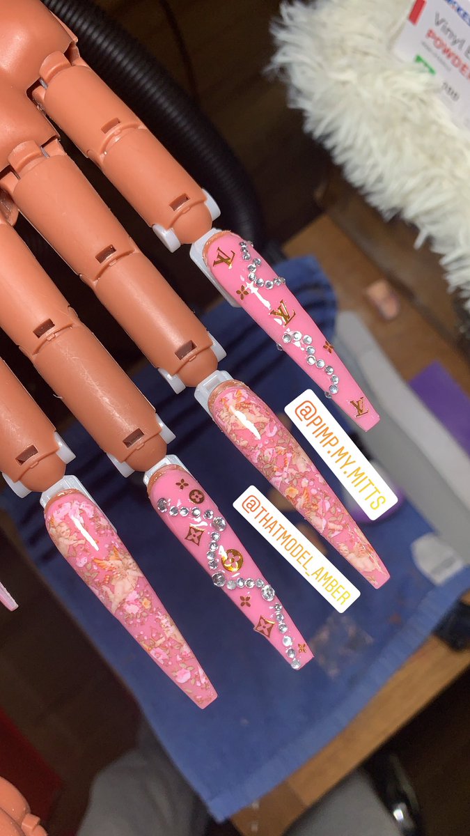 Freestyle Designer Set By Me 🥰 Retweet if you would wear these 🥵
#Acrylicnails #DesignerNails #PrettyWoman #Longnails #CoffinShape #barbiesparty #BarbieNails #Trending #Viral #RETWEET #nailedit #LosAngeles📍#California