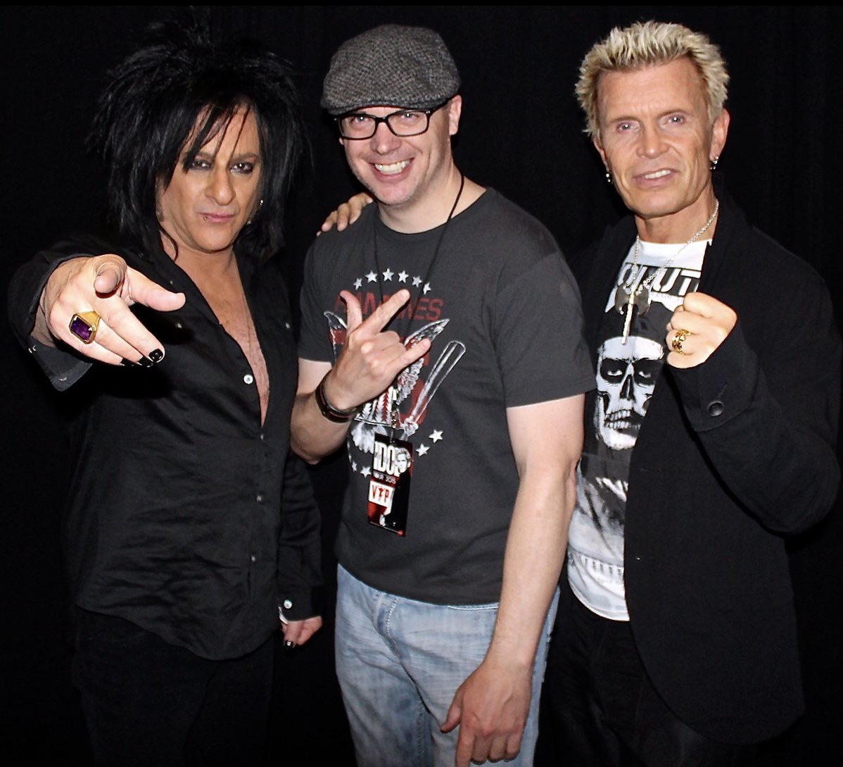 pittboy87's tweet photo. Thx for the bday shoutout on Cameo, @Stevestevens! Definitely one of the coolest gifts ever, and the invite to the new bachelor pad housewarming is on its way! 😆 #RebelYell #AtomicPlayboy (pic: Vegas 4/2014) https://t.co/Jm0pvcWOlo