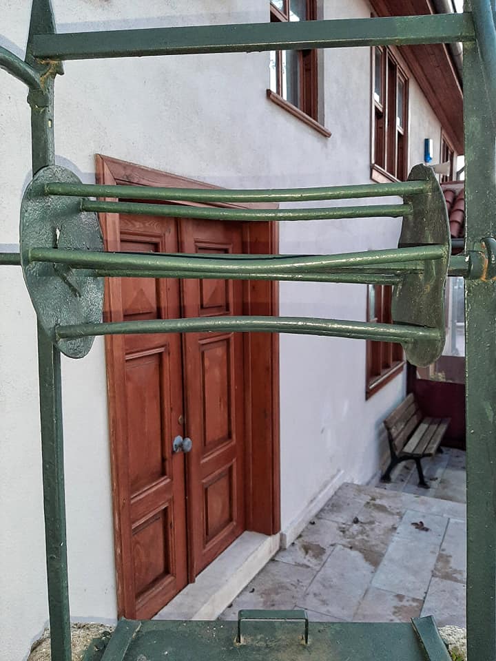 Eski birer dere yatağı olan Piyalepaşa Bulvarı ile Dolapdere Caddesi arasında, küçük derelerle parçalanmış tepelik alanların üzerinde kurulu olan Kurtuluş, Feriköy, Bomonti, Hacıahmet ve Hacıhüsrev gibi semtlerin, yer altı suları açısından çok zengin olduğunu unutmamak lazım.