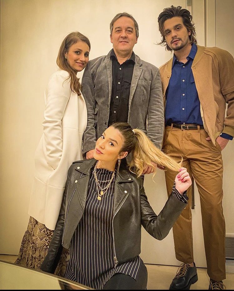 luansantana's tweet photo. FOTO RARA. Difícil juntar esses dois na frente de uma câmera, viu 😂 amo vcs mais que tudo ❤️ #família https://t.co/ZiPHqkaCwf