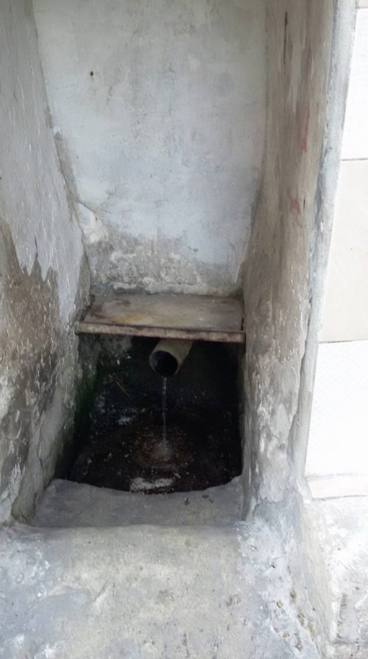 Kurtuluş'ta Peşkirağası ve Kınalıkeklik Sokaklarda(9.Fotoğraf), Kasımpaşa'da halen suyu akan maslaklar vardır...Ne var ki giderek, suları azalmaktadır.  #Kurtuluş  #Tatavla  #Kasımpaşa