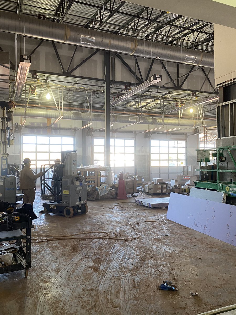 EVcounselors's tweet photo. We had so much fun touring the new CTE building today!!! We can’t wait for you to take classes here! #ctec https://t.co/Mxx1KXE6m2
