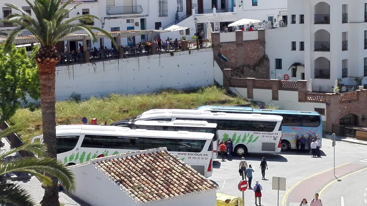 AutobusesRomero's tweet photo. El excepcional estado de conservación y cuidado de Frigiliana le ha valido para estar entre los pueblos más bonitos de España.

¡Qué ganas tenemos de volver a planificar contigo las escapadas que no olvidarás! 

✅Tu empresa de confianza en #Huelva #Busna
https://t.co/eNLNWUfAZ0 https://t.co/kCVBFIdbVF