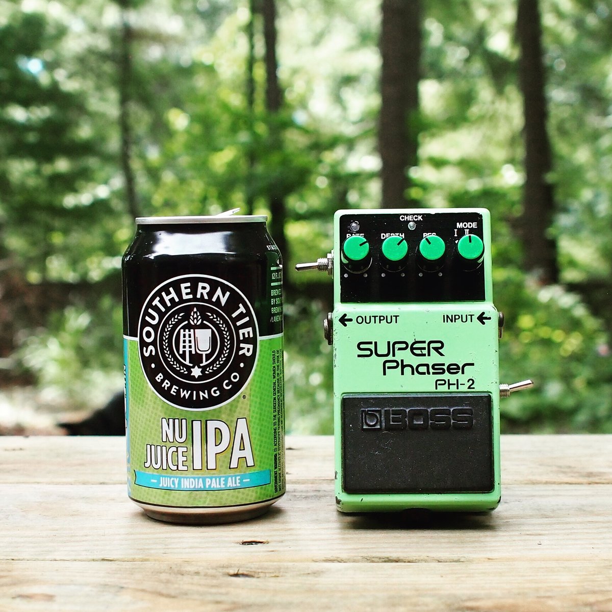 A @stbcbeer Nu Juice IPA paired with the PH-2 SUPER Phaser from @BossFX_US
 
.
#beer #pedals #beerlover #pedalsandeffects #effects #pedals #effectspedals #craftbeer #pedaloftheday #southerntier #nujuice #ipa #boss #Phaser