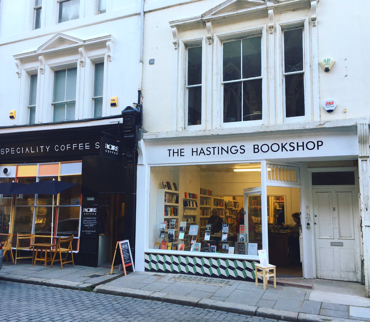 Welcome new neighbours! The Hastings Bookshop is open today and tomorrow (Wed) until 8pm - please go have a look, stock up on lockdown reads and early xmas gifts and support this awesome new venture! They’ll also be running their business online. More info instagram.com/thehastingsboo…
