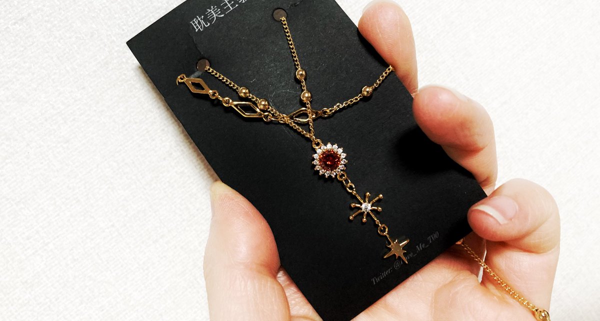 자캐 테마의 귀걸이 커미션과 목걸이 입니다!

요즘 뜸한 건 커미션 건으로 바쁜 탓이랍니다!😭 조만간 신작과 돌아올게요🥰