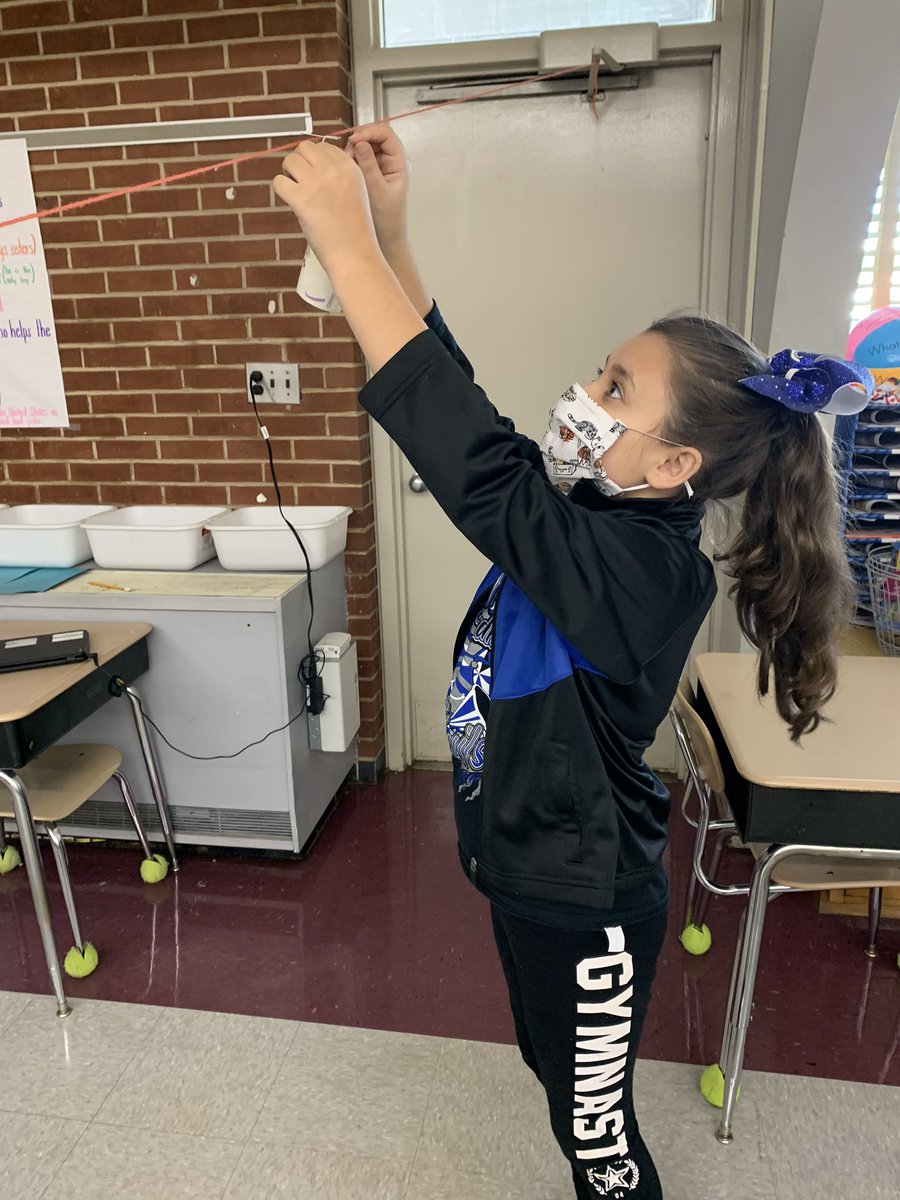 CandaceStyers's tweet image. 4th Grade Thanksgiving/COVID STEM challenge. 
How can you safely deliver a Thanksgiving meal to a friend? 
Learning about food &amp;amp; vitamins ✅
Engineering Design ✅
#4L2 #iteachstem #stemeducation #zipline #catapult #stemonacart #stemeducation @startowntigers