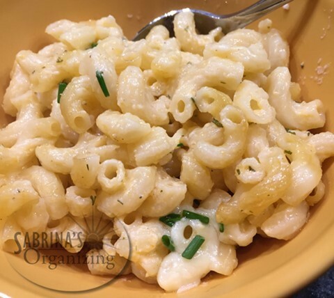 SMQorg's tweet image. Need a recipe for the holidays that you can feed vegetarians? Here's a meatless buffalo mac and cheese. Check it out. ift.tt/32bqrd7 #homemademacandcheese #sabrinasorganizingrecipes #macaroniandcheeserecipe #easyrecipe #weeknightdinnerrecipe instagr.am/p/CHIabWKgLej/