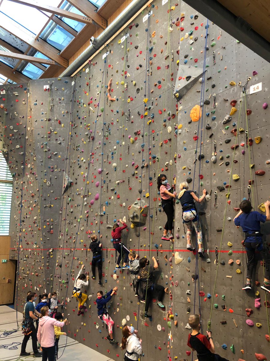 Physed2020's tweet photo. Simul climbing, also known as climbing with a running belay. Just like that - we are all climbing! Grade 4 students loved it! #ISParisIB #ispIB #physed #PE https://t.co/mSAjL659KN