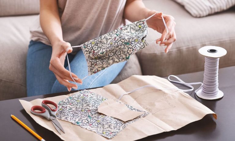 Con la idea de ayudar a las familias que tienen dificultades para reponer mascarillas, lanzamos un TALLER DE ELABORACION DE MASCARILLAS 🪡🧵

Toda la INFORMACIÓN: afalourdes.es/taller-de-masc…