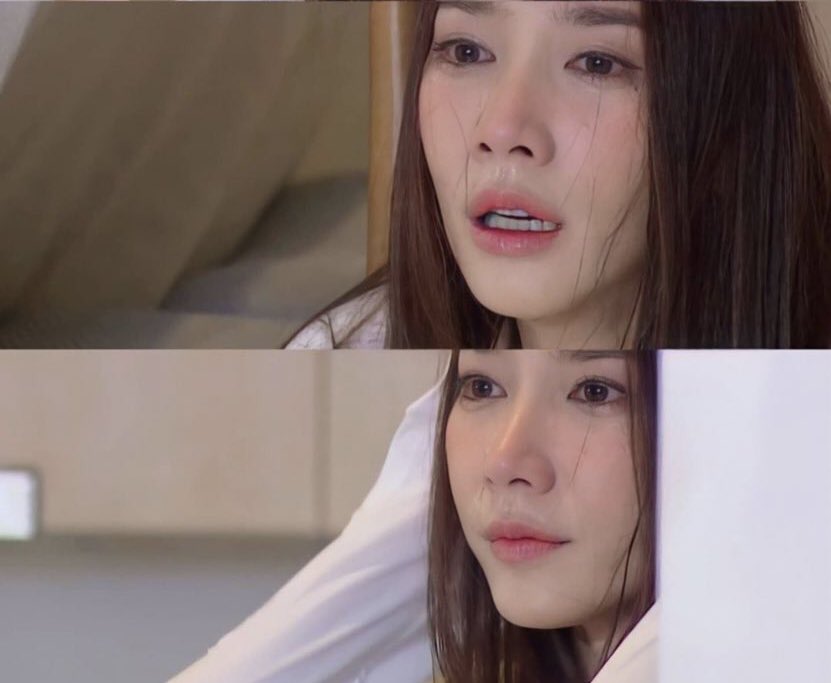 พี่อั้มยังทาปากแบบชมพูอ่อนข้างนอกทิ้นแดงๆข้างในอยู่อ่ะ ทาตั้งแต่ชั้นอยู่ม.4 55555555555 ตำนานลิปทิ้น