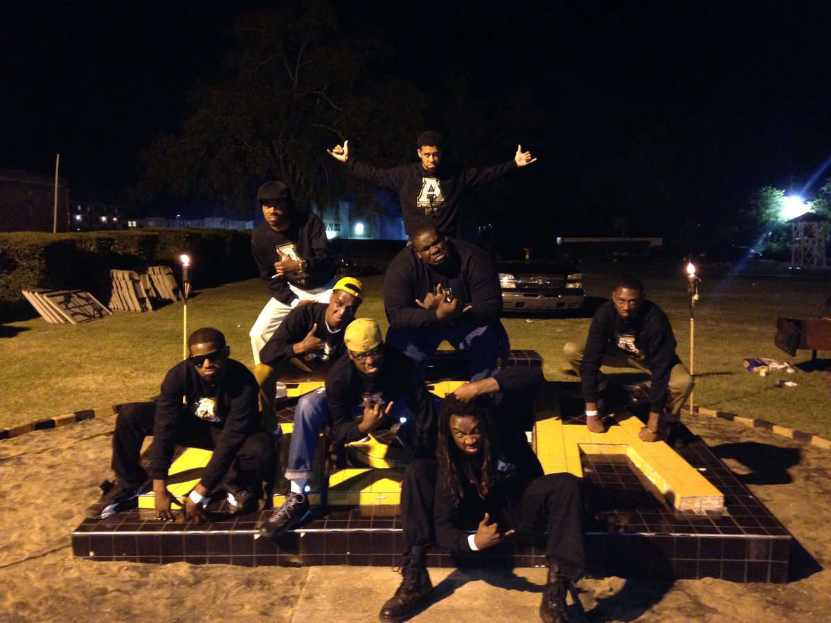 ThatBoyB93's tweet photo. 63 days. 22 hours. 39 minutes. 8 seconds. Happy 7 year Alphaversary to the guys. Couldn’t have asked for a better set of LB’s ✊🏾. #Fall13 #Unbreakable 8pes #AlphaSigma 🤙🏾🦍 https://t.co/UEOegGktUm