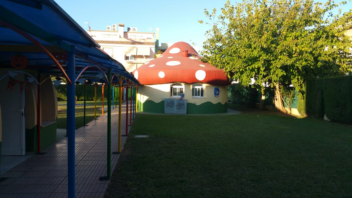 MediLifeTrainin's tweet photo. Aquí estamos haciendo un curso de Primeros Auxilios.
Escoleta Infantil de Benirredrá.
También en época de pandemia ocurren accidentes que, teniendo los conocimientos básicos, pueden solucionarse sin mayor complicación.

#rcp #primerosauxilios #rcppediatrica #desfibrilador https://t.co/qD81dXryg5