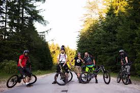 Vanja_Filip's tweet photo. 100 seconds of raw #mtb #downhill shredding on mount Trebević, near #Sarajevo. I miss working on this trail and riding it with friends from #SavagesCrew who also organize #DIY international races there known as #TrebaDH. #adventure  #Bosnia 🇧🇦

https://t.co/023lVd82K5 https://t.co/ycIK8OGaL0