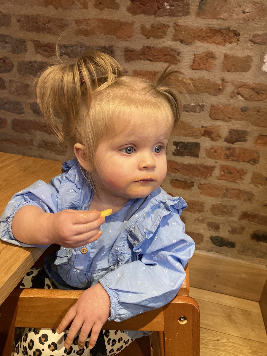 LaurasBakery's tweet image. Absolutely outstanding lunch @TheBarnMH @Maldoddy89 (Blake on her 2nd course of wotsits there 🤣) Getting this in while I can, it was the plan for my ten days off anyway! (starting Saturday)! 🙈😭 Really lovely to see you too @MarkDBirchall 😌😌 #favechef