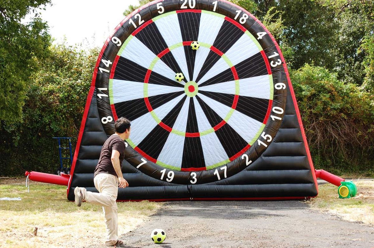 skyhighparty's tweet photo. A new way to play darts! Kick the velcro covered ball to collect points and see who can score the most ⚽🎯
#momblogger #cottoncandy  #dadlife #birthdayparty #thingstodo #momlife #scorpio #November #partyrentals #houstonparents #bouncehouse #Novemberfun #virtualreality #familyfun https://t.co/enPStREOWJ