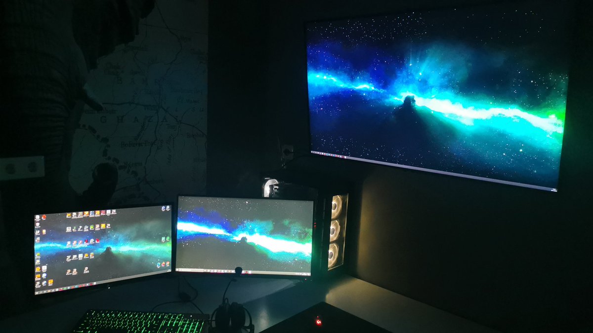 Stathead13's tweet image. Changed my setup today with a 50 inch screen, I'm really happy with it.