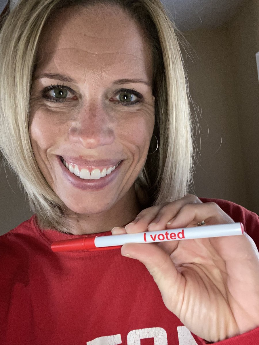 mamitch4's tweet photo. @GLVCsports We got pens instead of stickers, but our votes still count the same! #GLVCvotes https://t.co/HCg33R5mXI
