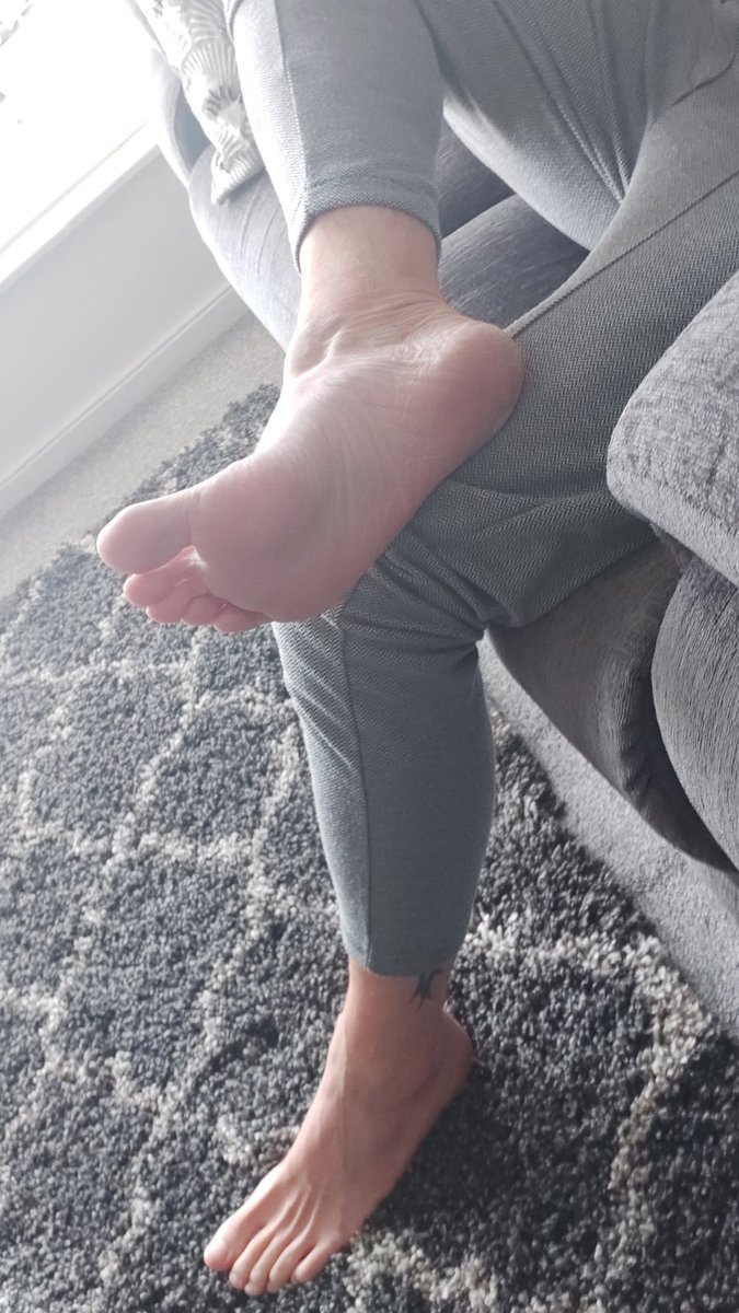 ooooopsyf's tweet photo. Foot rub? 😏 https://t.co/2KS8rZ1PAw