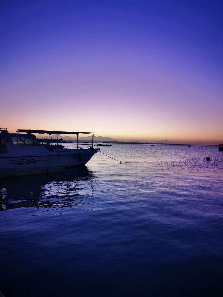 تصويري شاطي نيوم قبل شروق الشمس