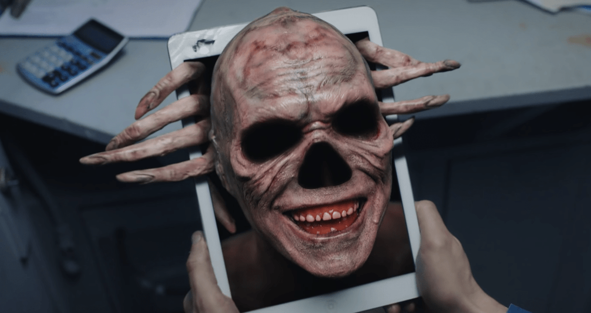 Gibboanxious's tweet photo. Come Play ★★½
#JacobChase's movie adaptation of his own short film Larry. There's a lot to praise about this horror; it deals with autism in a compassionate way & it has a nice message, however, it does feel like a stretched out short feature that runs out of technophobic ideas https://t.co/uYR6HGnoCV