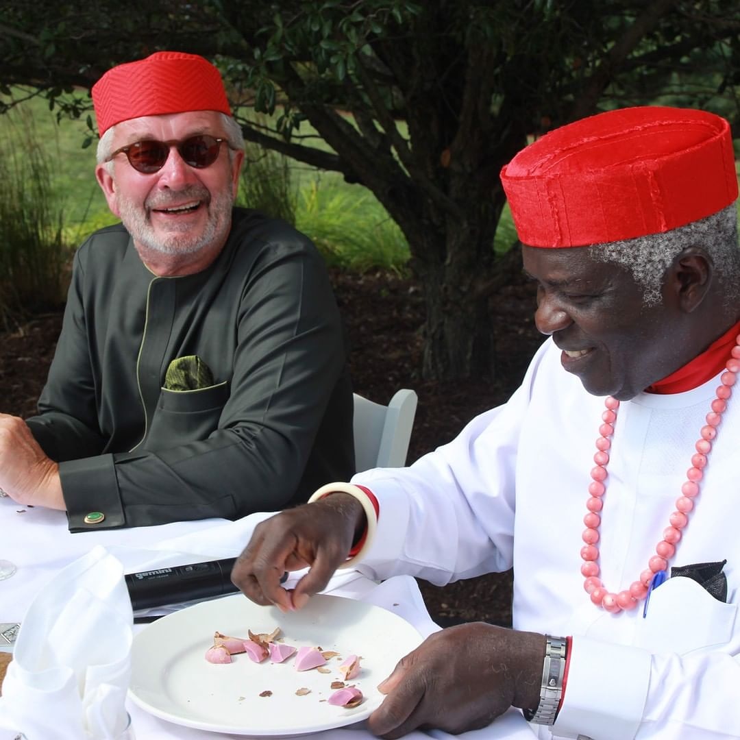 legitngnews's tweet image. Breaking kolanut has has always been a rich culture in Nigeria, especially in the eastern parts of the country.

What is the importance of this ritual in an Igbo ceremony?

📷: @tomealartist (Instagram)

#legitng #legitposts #kolanut #igbowedding