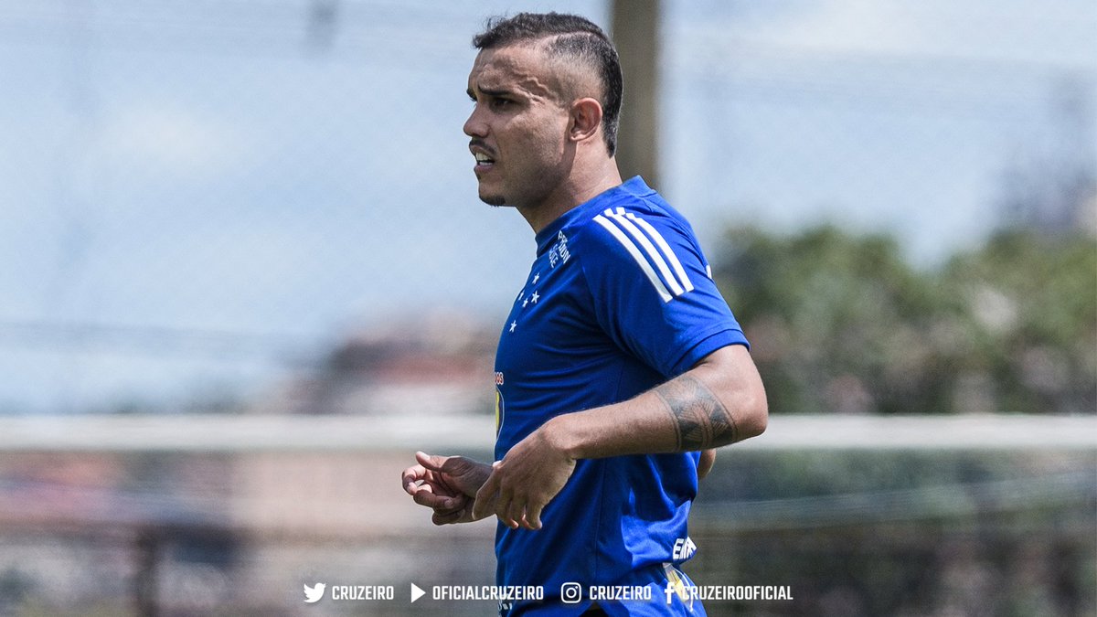 Cruzeiro's tweet photo. Tem cara nova na Toca II ⚪🔵🦊

Nesta manhã, o atacante William Pottker realizou seu primeiro treino junto ao elenco celeste. Confira algumas fotos!

📷 Gustavo Aleixo / Cruzeiro
⠀
#UmTimeDeTodos https://t.co/fQJBoa1fbT