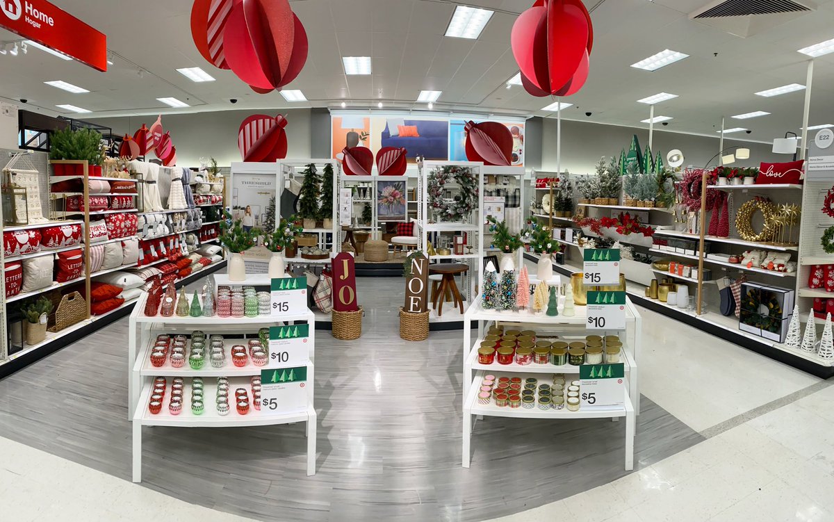 shaheedAtTarget's tweet image. Good Morning Philly! Before or After you Vote Today Come check out Target South Philly’s Christmas Decorative Home innovation located at aisle E22.

We have beautiful Christmas Decorative Pillows, a wide assortment of deliciously scented Holiday Candles for as low as $5! &amp;amp; More..