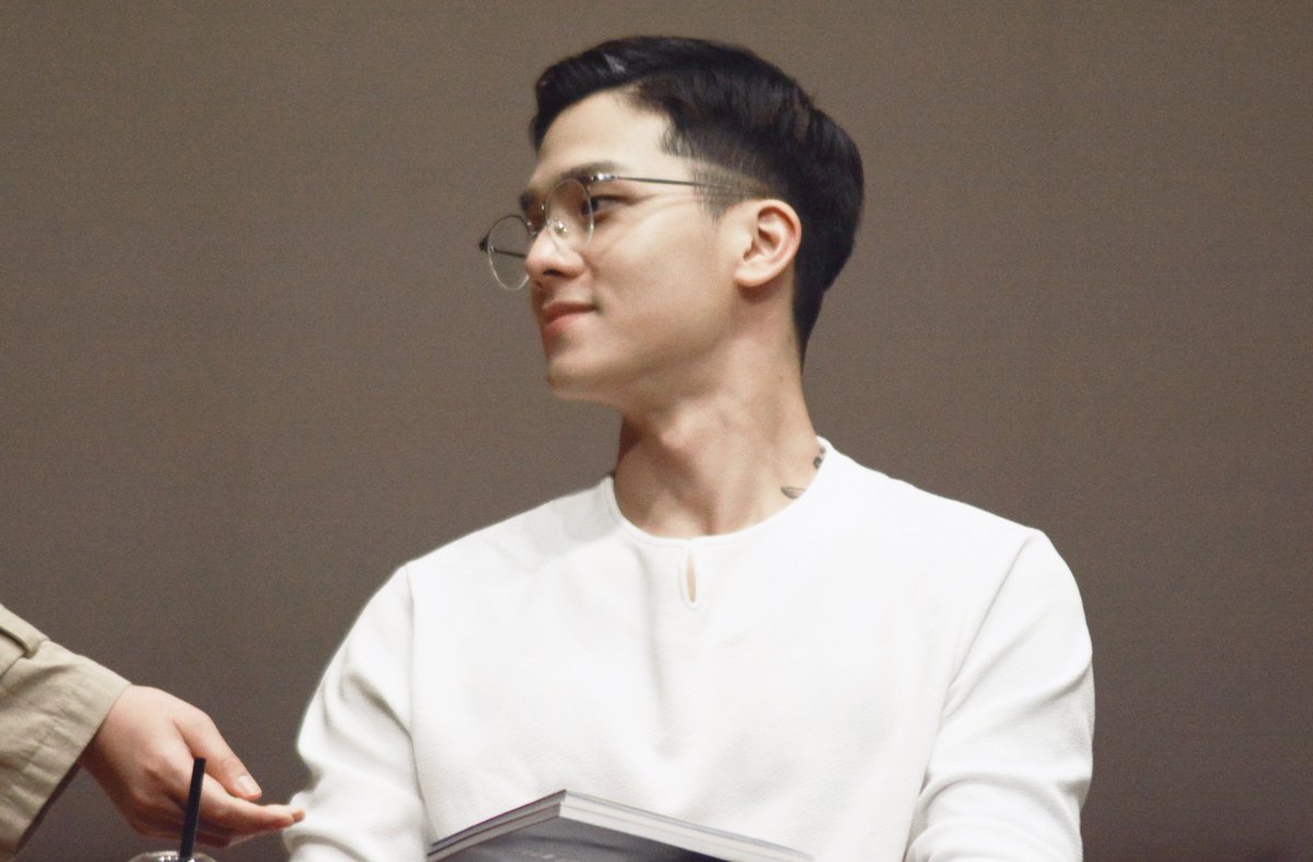 myprecious0710's tweet photo. 시간이 얼마나 지나도
늘 변하지 않고 
항상 너를 응원할게💜

#틴탑 #캡 #TEENTOP #CAP #ArtistCAPDay #HAPPYCAPDAY ( @TEEN_TOP ) https://t.co/MEAomiEDrE