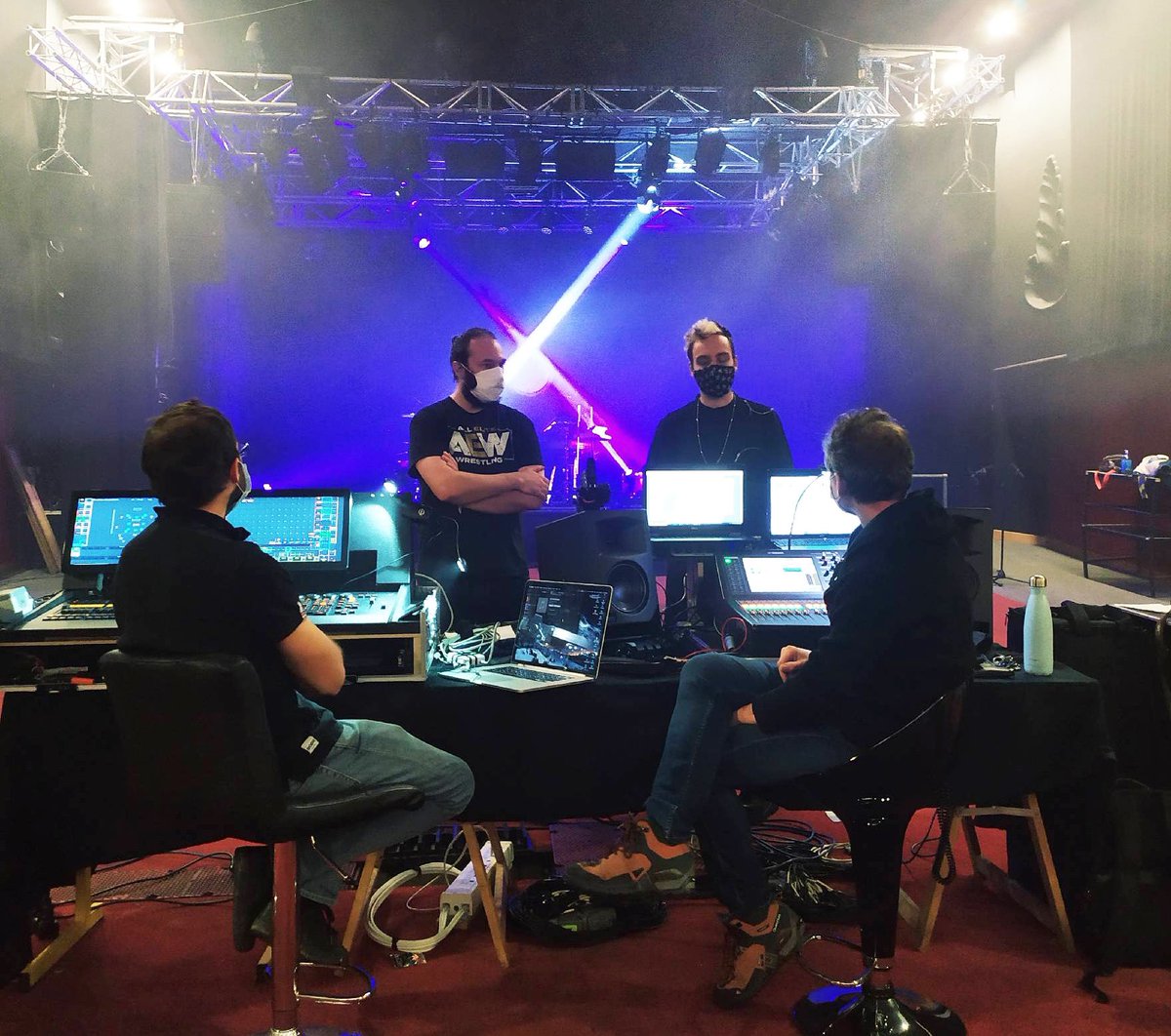 virgileguiost's tweet photo. Brain storming 🧠 hâte de vous présenter le projet le #15novembre lors de la #journeenationaletrisomie21 / merci à @VertGaetan , @DelyrYves &amp; @SpikeFenrir pour leur efficacité et leur sympathie, merci Regis pour ton accueil - #drums #percussions #live #show #tecap #music #electro https://t.co/nRaLZp1l9n