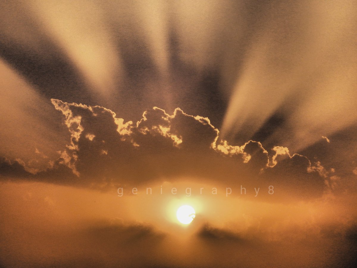 DNA_Frequency's tweet photo. Closing the day with...
#sun #clouds #photograghy #geniegraphy8
#GoodNightTwitterWorld https://t.co/m2Z4vlPnQd