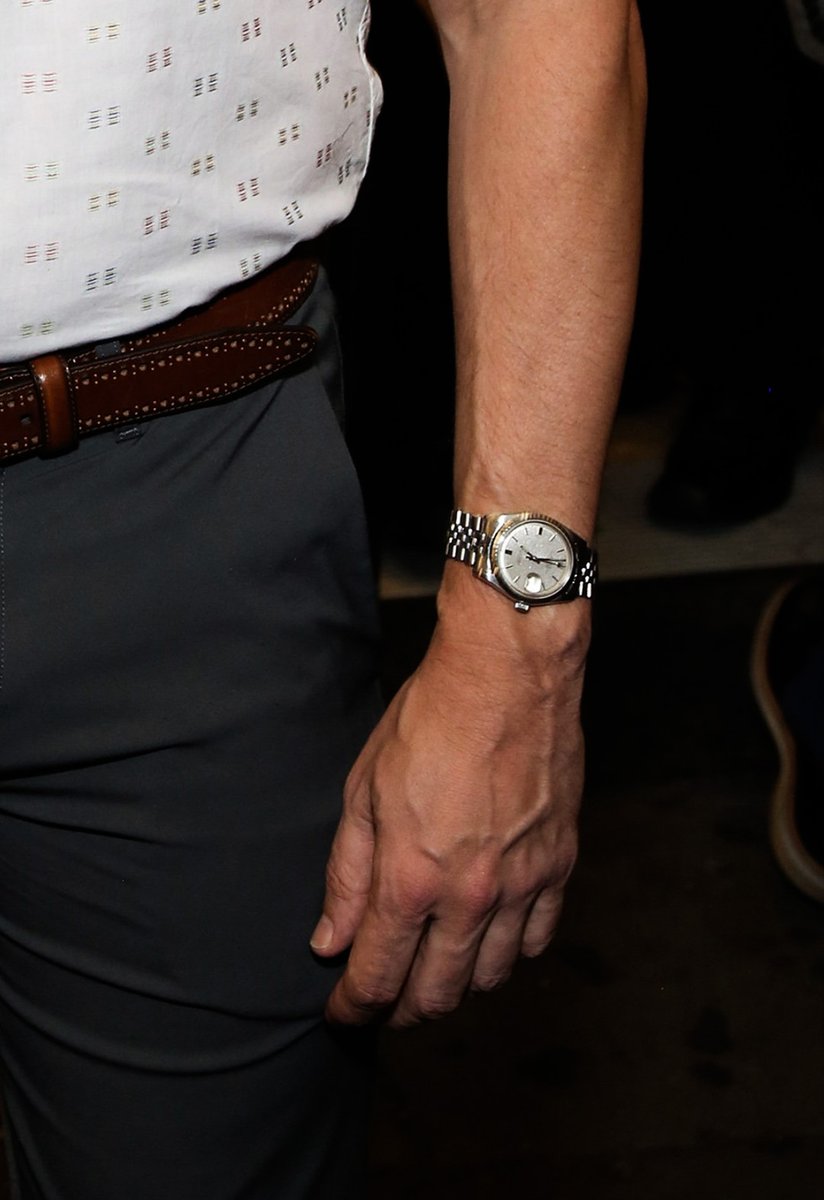 raúl esparza's hands, a thread