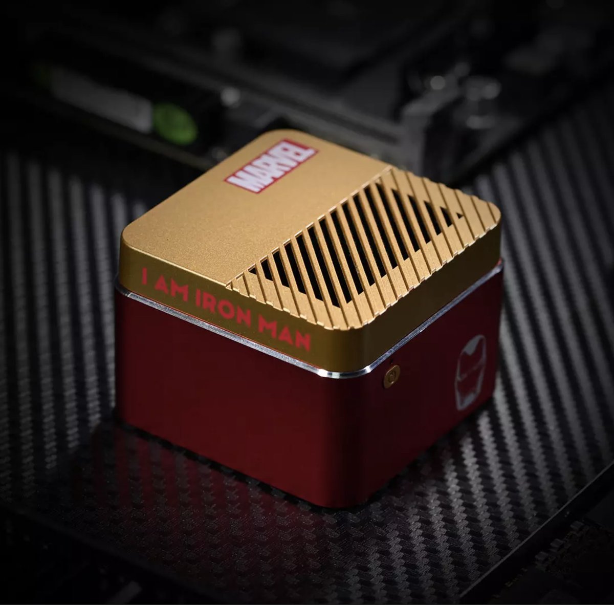 80Level's tweet photo. Xiaomi revealed a new Rubik's Cube-size computer powered by a quad-core Intel J4125 processor (turbo frequency of 2.7GHz). The price starts at only 999 yuan (~$149):

https://t.co/sJMXAQ5HwT

#xiaomi #china #tech #computer #hardware #china #technews https://t.co/NNoztgBMf5