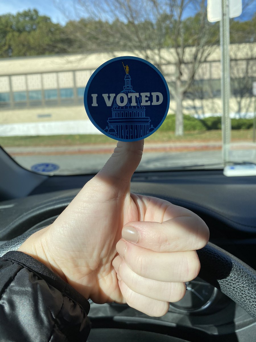Lauren_GreeneRI's tweet photo. Voter #83 early this morning at Woodridge in #Cranston.  No line 👍
A special thanks to all the poll workers out there! #vote #RIvote https://t.co/EX2nEdR9XH