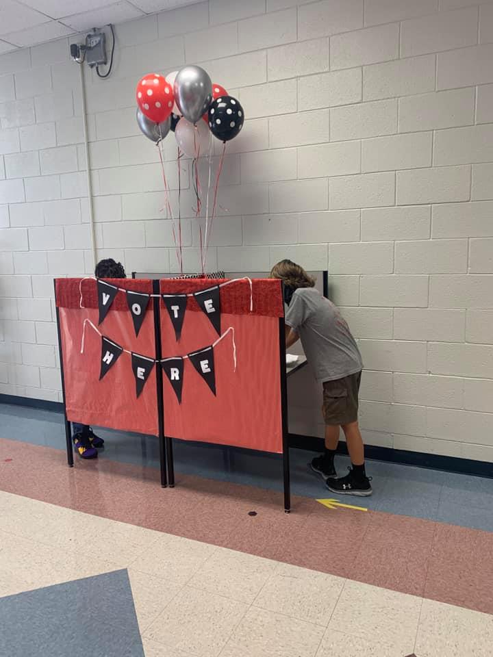 Union_Owls's tweet photo. October was BUSY! From virtual Title-I night to students coming back to school full-time, we had student leadership team elections, red ribbon spirit week pumpkin picking! We're thrilled to have our OWLS back and looking forward to a BRIGHT NOVEMBER 😎❤️🦉#spreadsunshine https://t.co/YhsGa0KNWW