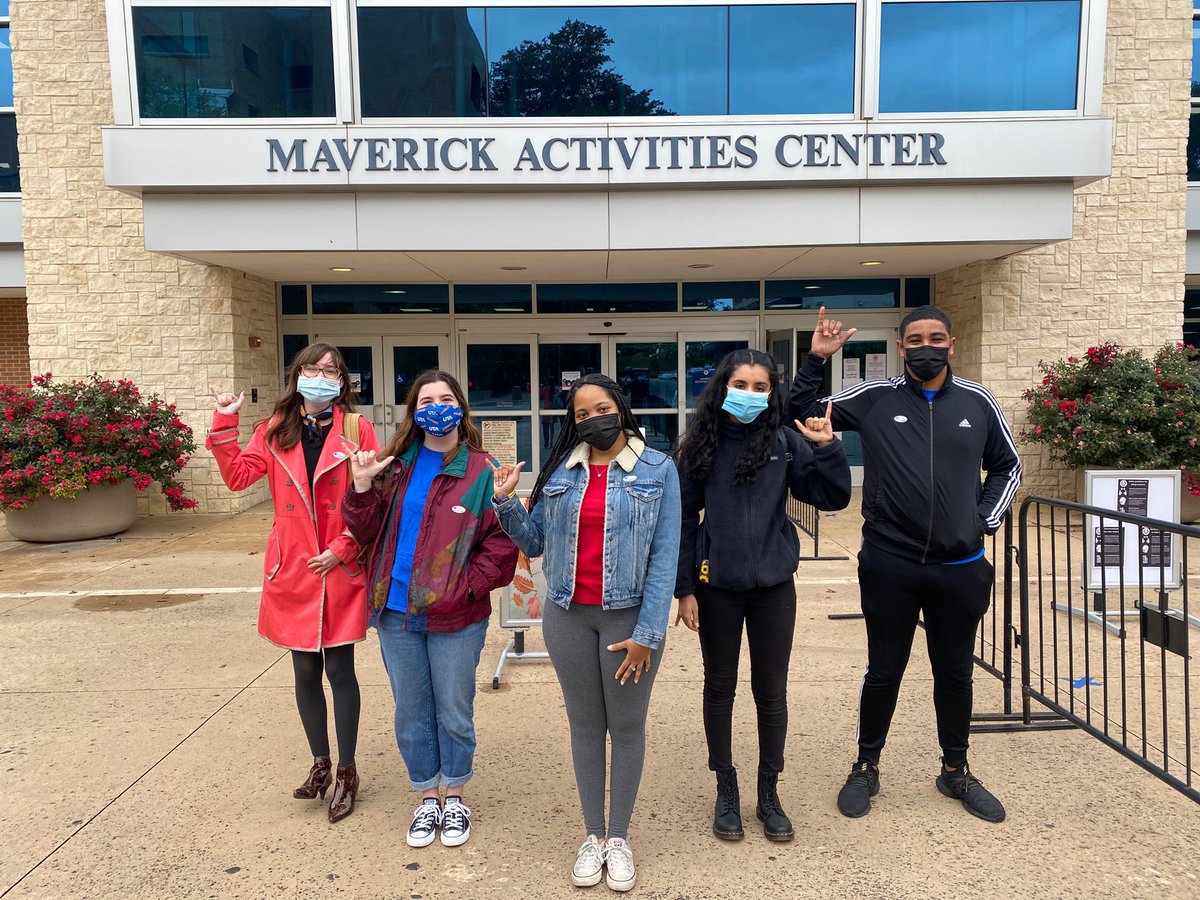 UTA_STUGOV's tweet photo. Student Government is reminding you that today is the last day to vote! Let us now if you've voted by clicking the link in our bio. 🧡💙 https://t.co/RUbC4raQ1Y