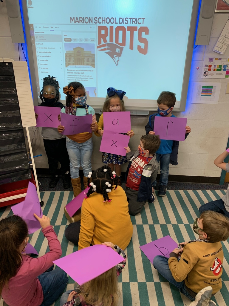 MarionMSTmagnet's tweet photo. Miss Stokes’ kindergarten class had such a good time becoming nonsense words today during their RHD phonics lesson.  #kindergartenlife #teamMST #creatingthefuture #HANDSonMINDSon #RHD #readersareleaders https://t.co/LncrnfhDwP