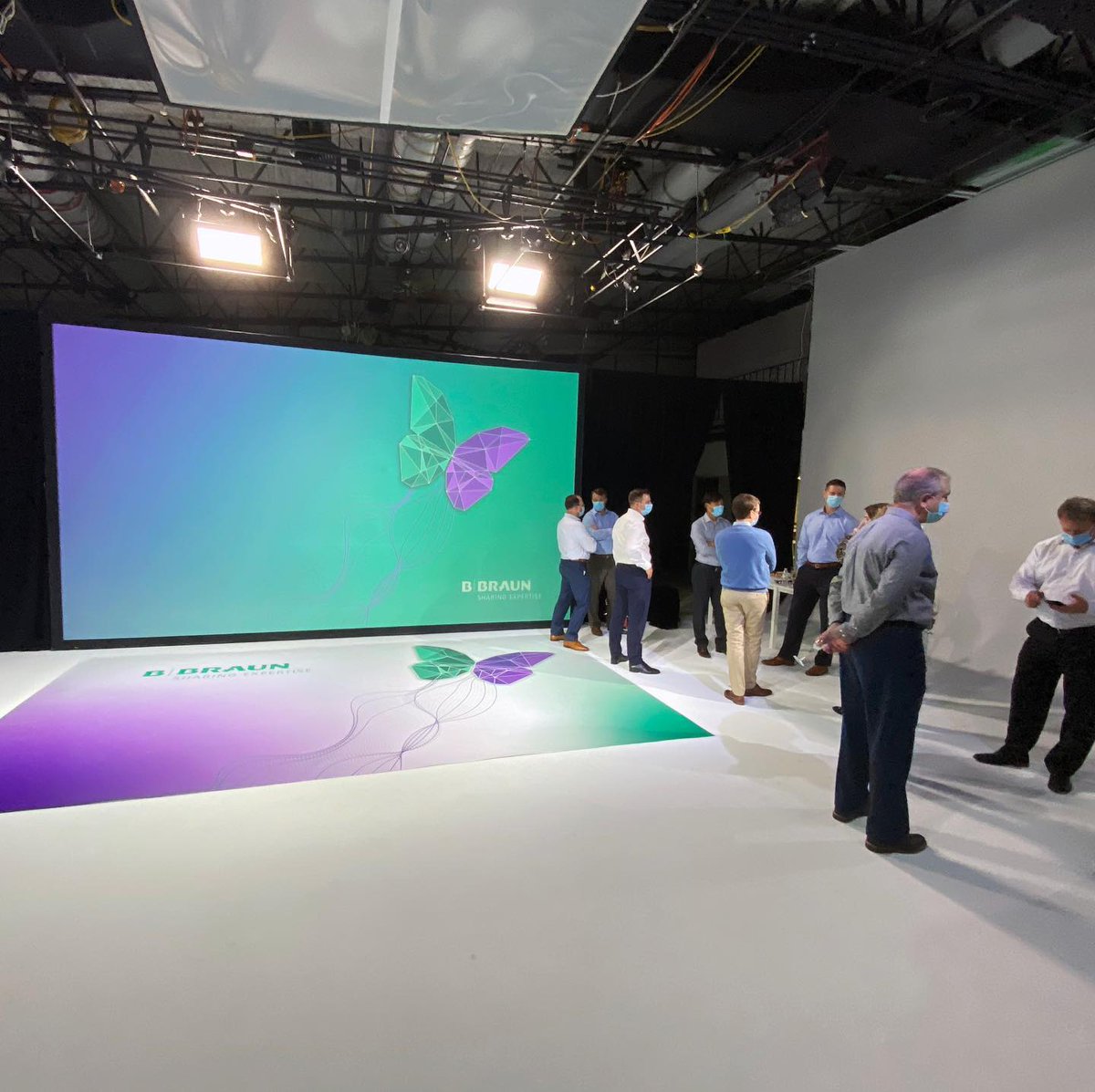 FirstGenCom's tweet photo. We were busy helping @bbraun_com last week with a virtual internal strategy launch event streamed live from our studio!
#virtual #virtualevent #virtualevents #onlineevent #livediscussion #internallaunch #internallaunchevent #remoteevent #remoteattendance #producer #organizer https://t.co/WvZGNiIl6A