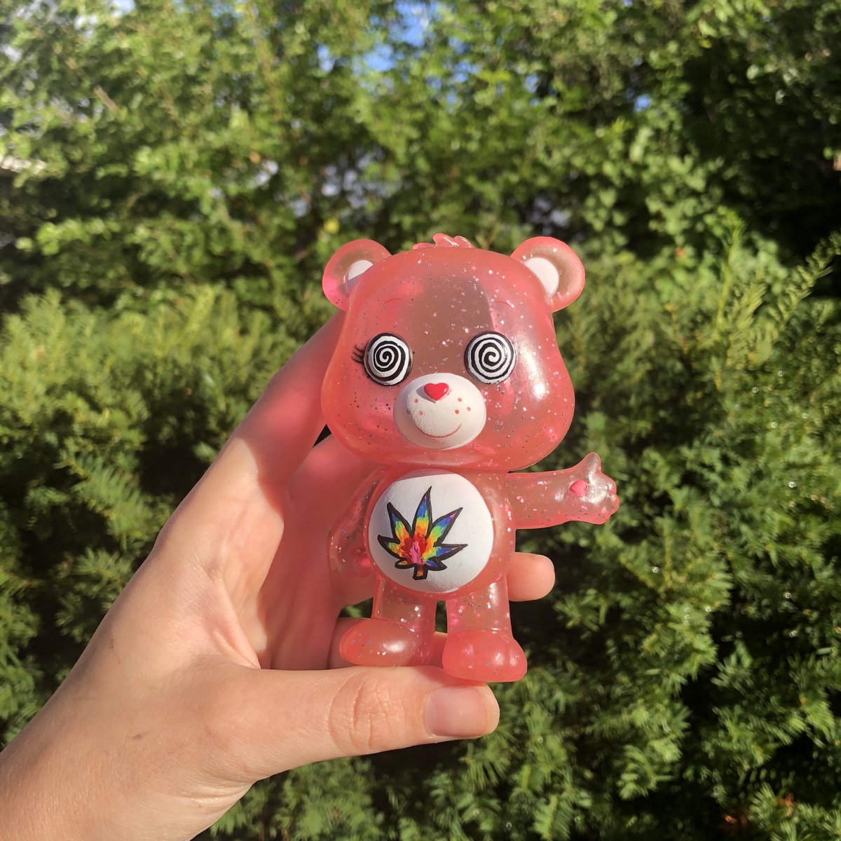 FadedFairieArt's tweet image. Hello! I’m Emmelie, an acrylic artist 🧚🏻 I make custom shoes, bongs, funko pops and more. If you are interested in a custom please feel free to dm me or browse my shop! 🌸🦋✨ I’m currently running a 10% off coupon code “THANKYOU10” over there as well! 
fadedfairie.com