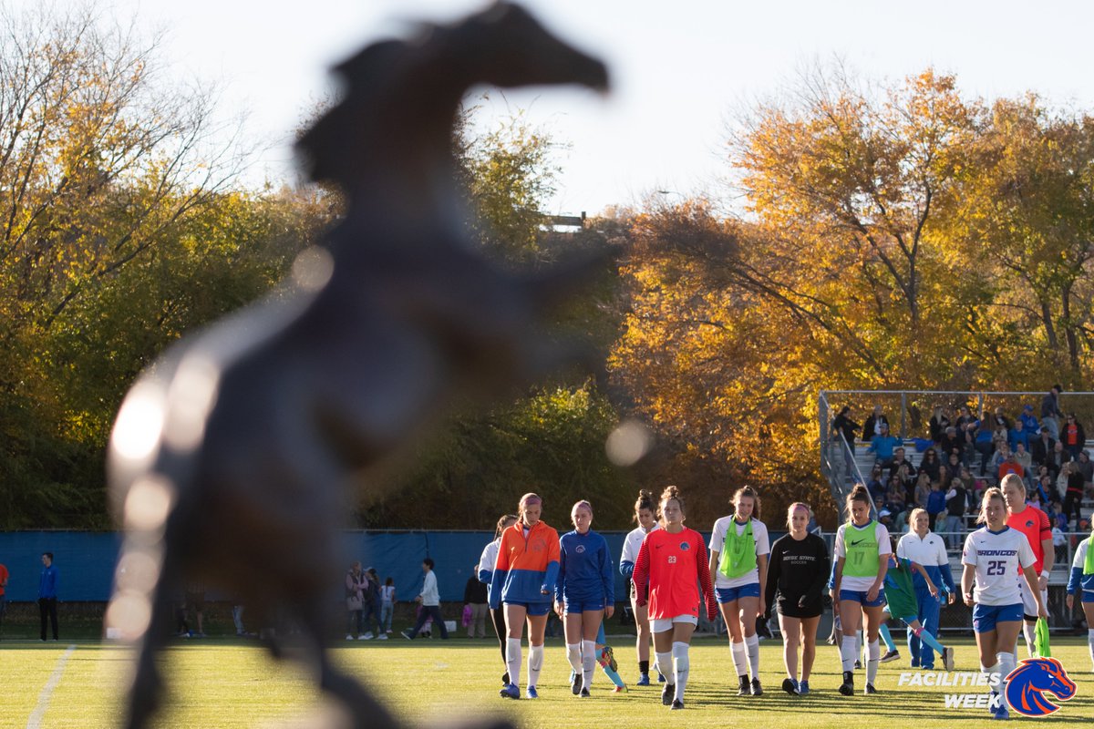 BroncoSportsSOC's tweet image. Our facility highlight is Boas which opened in the Fall of 2003! ⚽️

Boas was the host site for the 2009 WAC Soccer Championships &amp;amp; the 2019 Mountain West Women’s Soccer Championship, where an attendance record of 1302 fans in the facility was set! 

#ElevateTheBlue #BleedBlue
