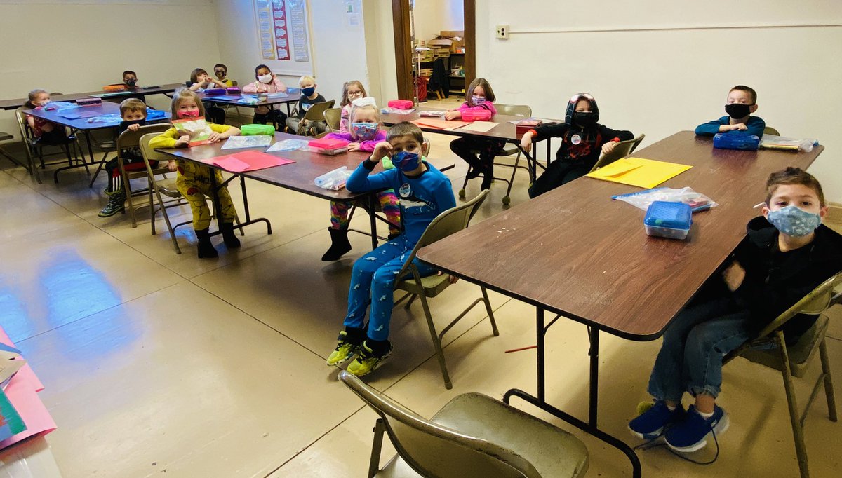 ArtAndMsG's tweet photo. All 3 Byesville Kindergarten art classes read aloud Are You a Snail? today before we began our snail drawings. #artclass @jennoevancho @RHLSD_Colts #ColtReadAloud https://t.co/6U9hBzy4Qg