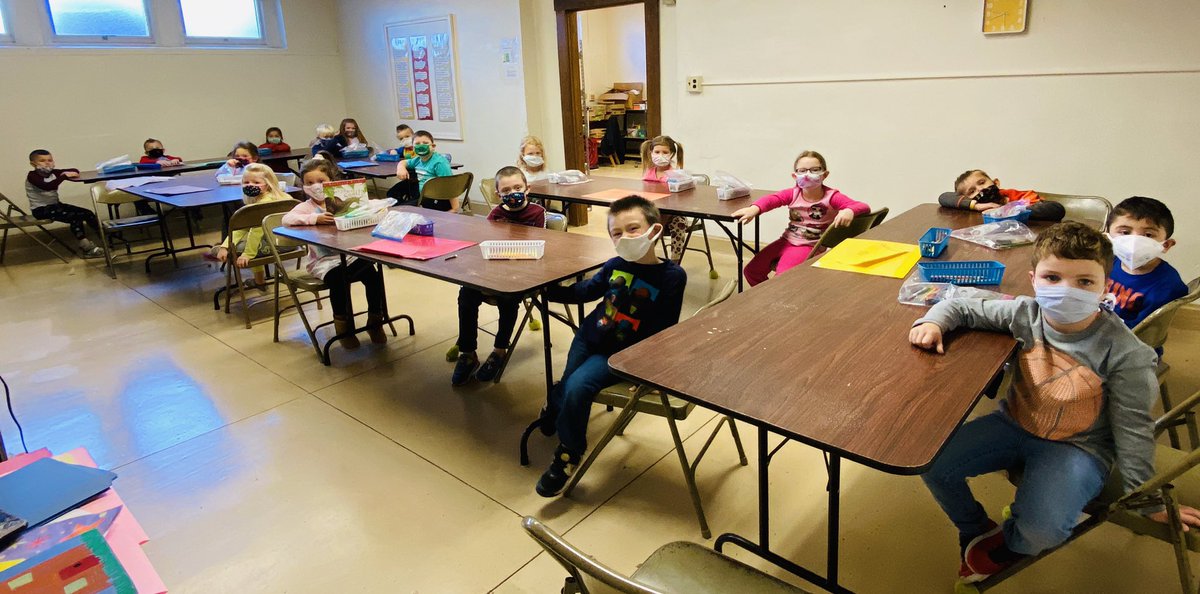 ArtAndMsG's tweet photo. All 3 Byesville Kindergarten art classes read aloud Are You a Snail? today before we began our snail drawings. #artclass @jennoevancho @RHLSD_Colts #ColtReadAloud https://t.co/6U9hBzy4Qg