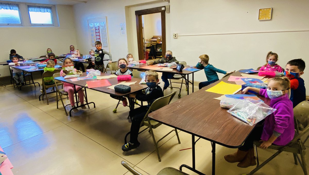 ArtAndMsG's tweet photo. All 3 Byesville Kindergarten art classes read aloud Are You a Snail? today before we began our snail drawings. #artclass @jennoevancho @RHLSD_Colts #ColtReadAloud https://t.co/6U9hBzy4Qg