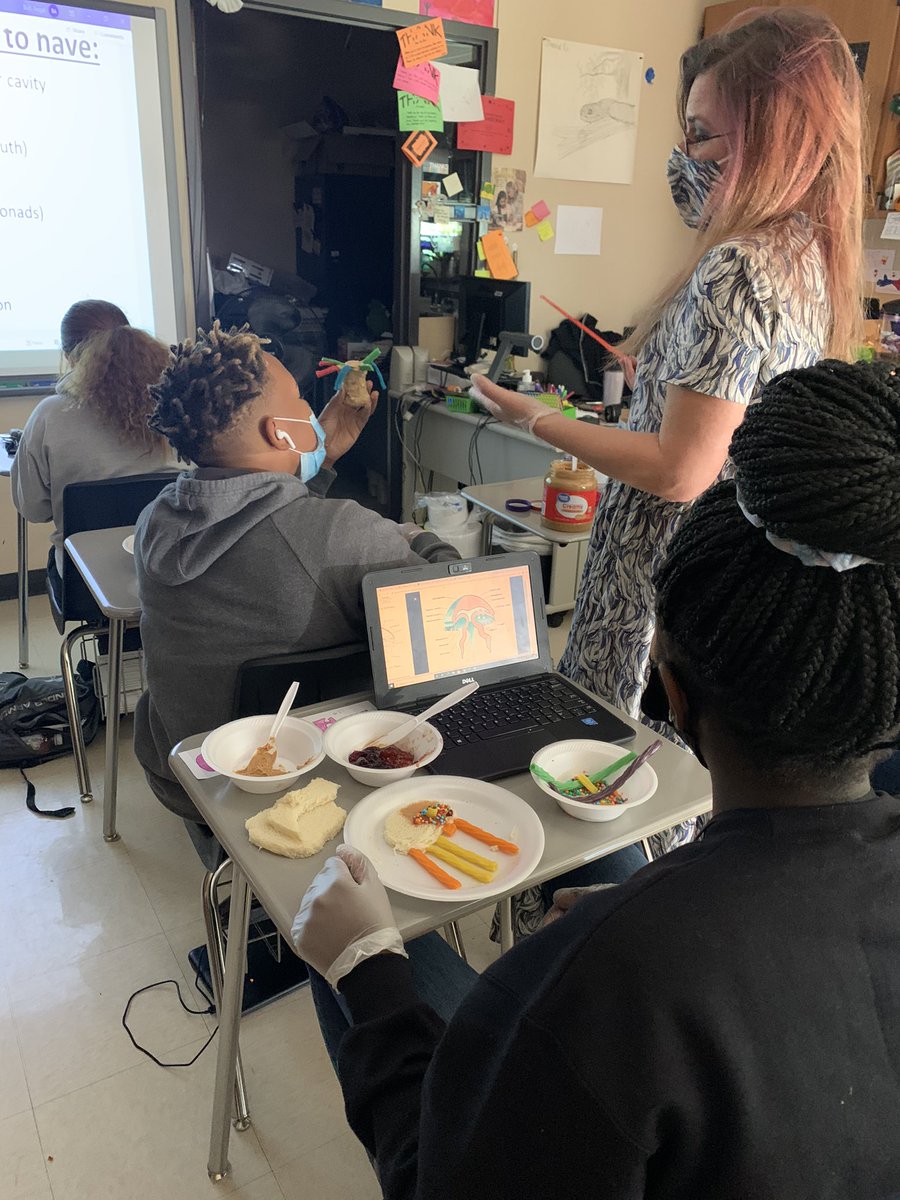 UnionAltEd's tweet image. Today is Mrs Bulls Science Class the students are creating Peanut Butter and JellyFish! Then the students are assessing their knowledge on the various parts of the Jellyfish! Everyone is getting hungry!! #altedrocks