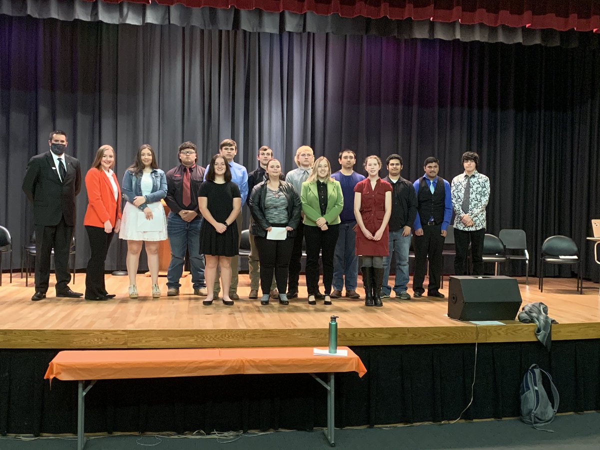 JillNech's tweet photo. @USD482Dighton @coachcolsonj Shout out to Mr. Colson for organizing the senior speeches! The students had to present a speech, make a radio advertisement, tv advertisement as well as a campaign poster! https://t.co/FfUyumjohh