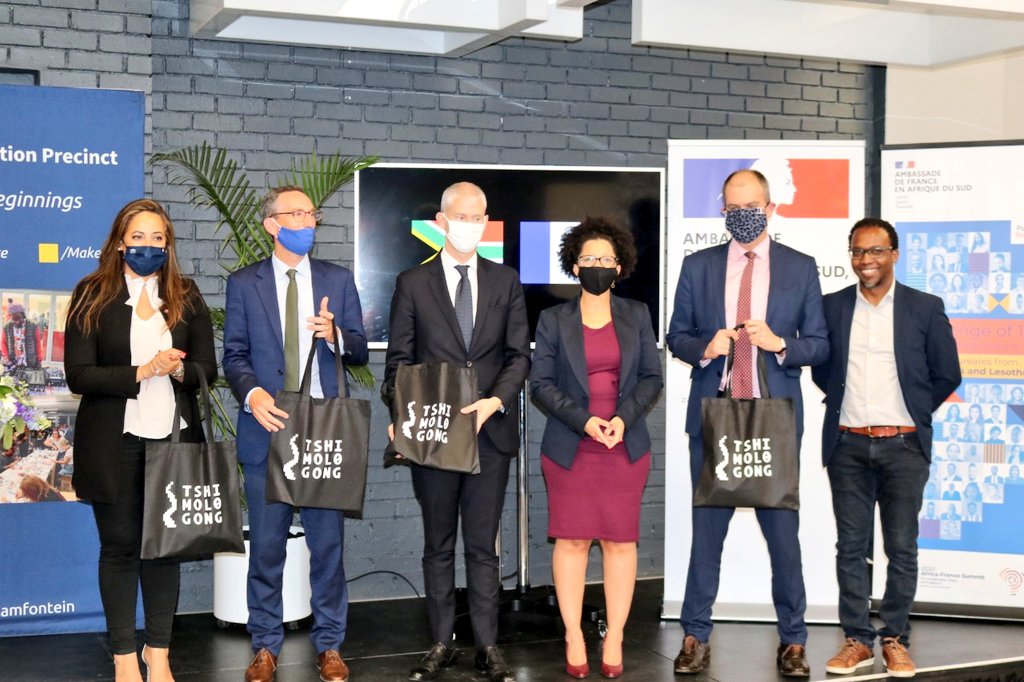 FrenchEmbassyZA's tweet photo. Minister @franckriester meet with key players in new technologies and creative &amp; cultural industries in @TshimologongIT. These sectors  have a strong development potential for SA - France cooperation. #FrCreative

@DigiLabAfrica @lesleydw @IF_SouthAfrica @AFD_en https://t.co/h7ez8xjIca