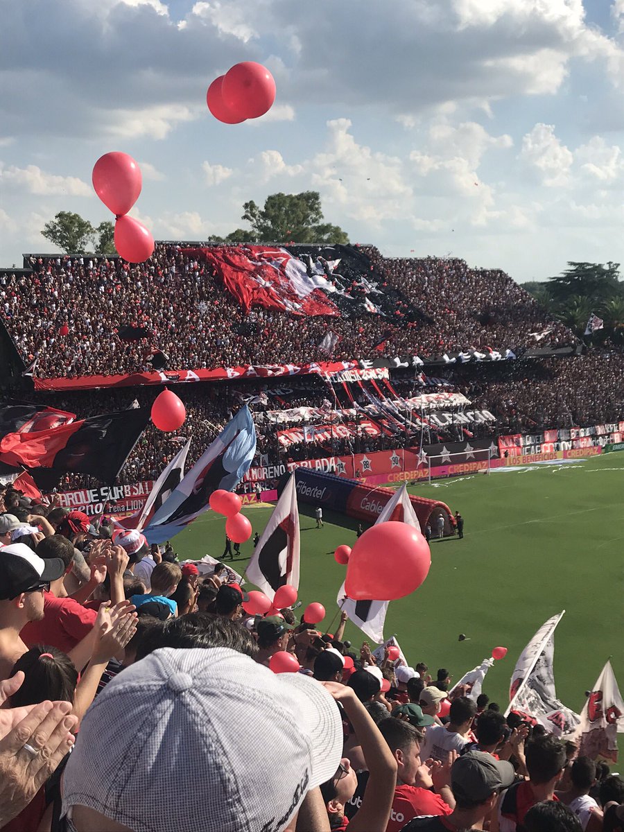 estefi_mn's tweet photo. Felices #117Newells https://t.co/DlKfzz1nIN
