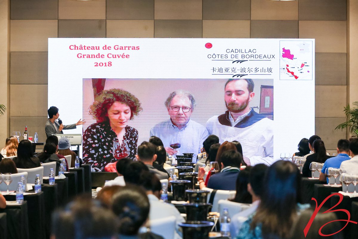 *INTERNATIONAL*
Les participants à la masterclass de Shenzhen ont eu la surprise d'avoir un petit message vidéo de Pauline, Michel et William venus présenter le Château de Garras, en <a href="/CadillacCotesBx/">Cadillac Côtes de Bx</a> ! 
#CôtesDeBordeaux #vins #export
